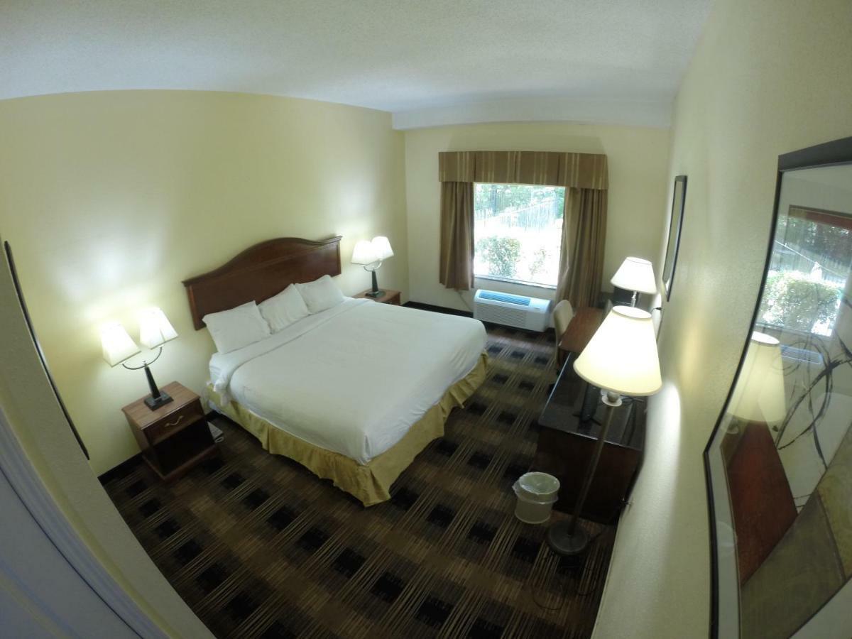 Jameson Inn & Suites Riverdale Exterior photo
